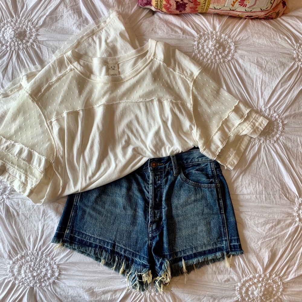 Oversized white FP tee 🤍